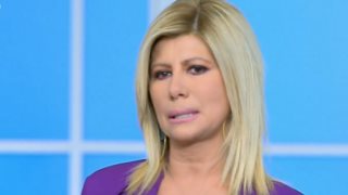 Με δάκρυα στα μάτια αποχαιρέτησε το κοινό η Ζήνα Κουτσελίνη