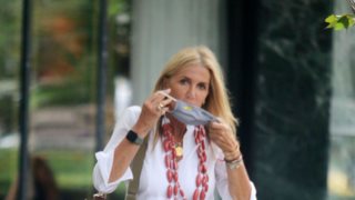 Η Μαρέβα Μητσοτάκη στις εξέδρες του US Open πανηγυρίζει τη νίκη της Μαρίας Σάκκαρη