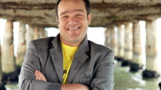 Φώτης Σπύρος : Η μάχη με τον εθισμό του στο αλκοόλ &amp; η εξομολόγηση για τα δυσκολότερα χρόνια της ζωής του