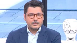 Λάμπρος Κωνσταντάρας: "Είδα την αδερφή μου με τη Βουγιουκλάκη, ένιωσα παράταιρος - Το όνομά μου δεν είναι δικό μου"