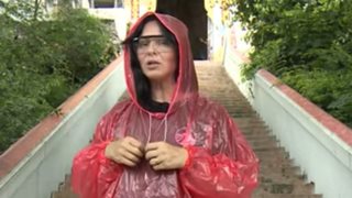 Asia Express | H τρομακτική εμπειρία της Ζενεβιέβ στο &quot;Σπήλαιο της ιερής νυχτερίδας&quot;