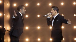 Ο Κωνσταντίνος Αργυρός καλωσόρισε τον Σάκη Ρουβά στο "Teatro Athens" - H λαμπερή πρεμιέρα