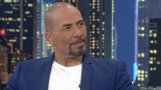 Βαλάντης: &quot;Παρασύρθηκα από τη Ρούλα Κορομηλά και άλλαξα την εμφάνισή μου. &quot;Χάλασε&quot; η συνταγή της επιτυχίας&quot;