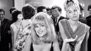 &quot;Η Αλίκη Βουγιουκλάκη καταρράκωσε τη Χλόη Λιάσκου. Της είπε για το φουστάνι της, τα μαλλιά της, το στήθος της. Έφυγε από το γύρισμα κλαίγοντας&quot;