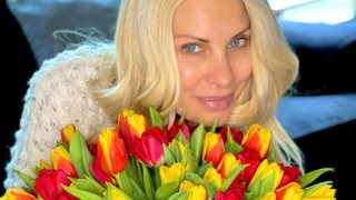 Η Ελένη Μενεγάκη γιορτάζει την ημέρα των ερωτευμένων