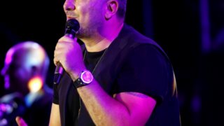 Αντώνης Ρέμος: Μόνο στο Yupiii: Δείτε την εντυπωσιακή έναρξη της συναυλίας του στο Nammos