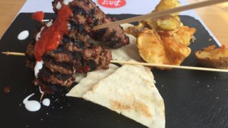 Barabicu σημαίνει barbeque με καλή παρέα και χαρούμενη διάθεση: Το αγαπημένο στέκι υποδέχεται το καλοκαίρι στον δροσερό κήπο του με νέες γεύσεις