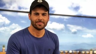 Δημήτρης Μπέλλος: Ποζάρει μόνο με το μαγιό του!