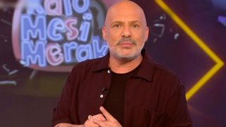 Νίκος Μουτσινάς: &quot;Έχει κηρυχθεί τριήμερο πένθος. Τι σημαίνει αυτό; Εγώ γιατί είμαι εδώ;&quot;