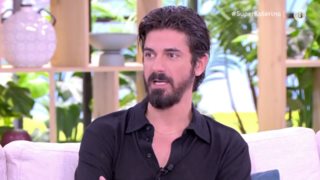 Ο Δημήτρης Γκοτσόπουλος μιλά για τη σχέση του με τη θρησκεία μετά τη σειρά "Άγιος Έρωτας": "Με φωνάζουν πάτερ"