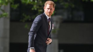 Hollywood Report | Ο πρίγκιπας Harry χωρίς τη Meghan Markle &amp; η Jlo σε οικογενειακή εμφάνιση μετά τις κριτικές