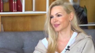 Η Βίκυ Κάβουρα για τον Γιώργο Τζαβέλλα: &quot;Δεν κρύβω κάτι, δεν θέλω να μιλάω γι&#39; αυτό - Είμαι ευτυχισμένη&quot;