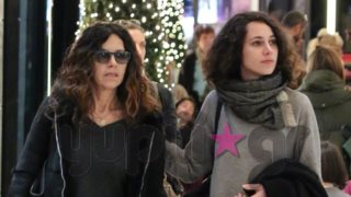 Ελευθερία Αρβανιτάκη: Η σπάνια δημόσια εμφάνιση με την κόρη της &amp; η φοβερή ομοιότητα!