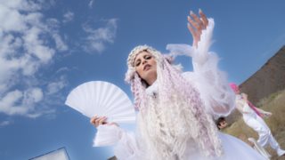 Daphne Lawrence - Νέο video clip του κομματιού "Άβυσσος"