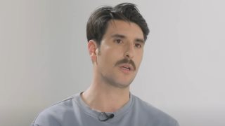 Γιώργος Γεροντιδάκης | Ποζάρει με τη σύντροφό του στην πισίνα