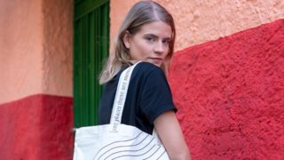 Δανάη Μιχαλάκη | Ευχαριστεί το 2023 και φωτογραφίζει την κόρη της