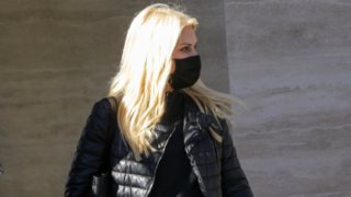 Η Ελένη Μενεγάκη σε νέα paparazzi στιγμιότυπα στο νέο της διαμέρισμα