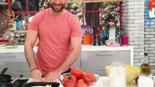 Νικόλας Σακελλαρίου: Μιλάει για τη συνεργασία του με την Ντορέττα Παπαδημητρίου στα «Καλημερούδια»