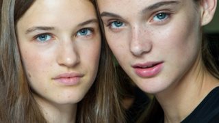 Πόσο αληθινά είναι τελικά τα beauty μυστικά που… αποκαλύπτουν οι celebs;
: Μπορούμε άραγε να τις πιστέψουμε;