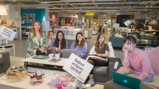 Τι συμβαίνει όταν οι MissΒloomers αποφασίζουν να δουλέψουν μια μέρα από το σπίτι;
: Όλοι δικαιούμαστε να απολαμβάνουμε την άνεση του σπιτιού μας ακόμη και τις καθημερινές!