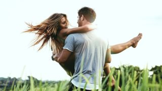 Γιατί η άνοιξη είναι η ιδανική εποχή για νέες σχέσεις
: Αυτή η εποχή είναι η ιδανική ευκαιρία για νέες γνωριμίες