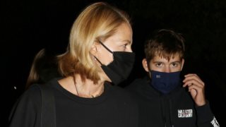Η Τζένη Μπαλατσινού σε σπάνια δημόσια εμφάνιση με τον γιο της, Μάξιμο