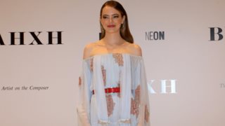 Emma Stone | Με αέρινη δημιουργία Louis Vuitton στην Εθνική Λυρική Σκηνή