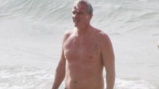 Ο Δημήτρης Αργυρόπουλος για μπάνιο στη Βουλιαγμένη!