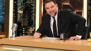 Γιατί τα media αγαπούν τόσο τον Γρηγόρη Αρναούτογλου;