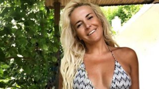 Μαρία Ανδρούτσου : Πάθαμε πλάκα με τους κοιλιακούς της! Το απίστευτο σώμα της με μαγιό
