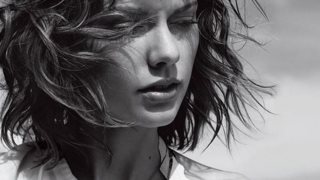 Taylor Swift: Τραγουδάει… Britney Spears και τη συλλαμβάνει η κάμερα του γείτονα!