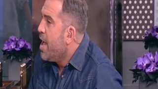 Στέφανος Κωνσταντινίδης: Ο γυμνισμός και η απίστευτη αποκάλυψη on air: «Κάποια ψάρια δάγκωσαν το μόριο μου»