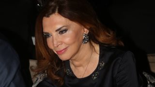 Μιμή Ντενίση 
: Χωρίς ρετούς και φίλτρα| | Ποζάρει με μαγιό και εντυπωσιάζει