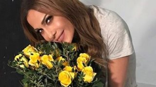 Δέσποινα Βανδή: Δείτε τη στην κουζίνα της να μαγειρεύει για τους φίλους της!