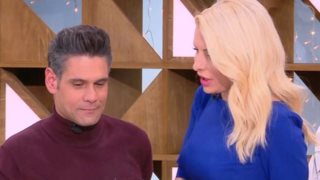 Η Ελένη Μενεγάκη ευχήθηκε στον Δημήτρη Ουγγαρέζο και αυτοπροσκλήθηκε σπίτι του | Δείτε την αντίδραση του