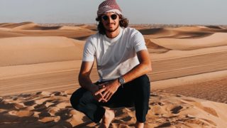 Ο Στέφανος Τσιτσιπάς, οι παπαράτσι και οι... μαργαρίτες!