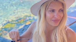 Ελένη Μενεγάκη: Και δεύτερη φωτογραφία με μαγιό μέσα σε λίγες ώρες!