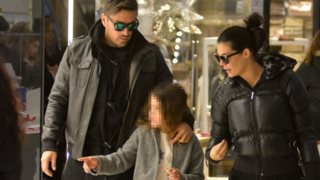 Γιάννης Αιβάζης-Μαρία Κορινθίου: Βόλτα στα μαγαζιά με την κόρη τους, Ισμήνη: Φωτογραφίες