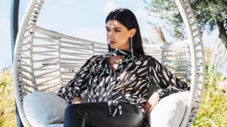 Για το γραφείο, τη χαλαρή βόλτα, τη βραδινή έξοδο | Η Κέιζι Μίζιου προτείνει τα κομψά looks για να ξεχωρίσεις με το στιλ σου