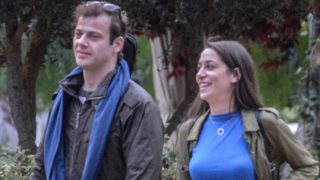 Ορέστης Τζιόβας: Τα καυτά φιλιά με τη νέα του σύντροφο! Δείτε φωτογραφίες