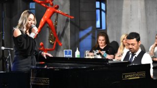 Στην υγεία μας ρε παιδιά: Αυτή είναι η διάσημη καλεσμένη του Σαββάτου!