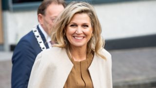 Η βασίλισσα Maxima της Ολλανδίας φόρεσε ξανά Zeus + Dione | Το φόρεμα που κολακεύει κάθε γυναίκα