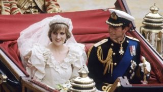 Το νυφικό της πριγκίπισσας Diana σε έκθεση στο Παλάτι του Κένσινγκτον