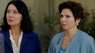 Άγιος έρωτας |  Η Θάλεια "δίνει" τον Μαρκόπουλο στον ενωμοτάρχη