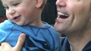 Σάκης Ρουβάς: Στο πάρτι των πρώτων γενεθλίων του μικρότερου γιου του: Αυτό είναι τελικά το όνομα που θα πάρει ο μικρός!