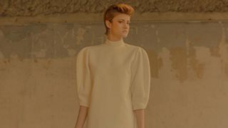 Ειρήνη Ερμίδου: O «Ρονάλντο» ποζάρει topless στην πρώτη επαγγελματική φωτογράφιση μετά το GNTM!