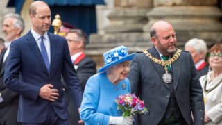 Πρίγκιπας William | Συνόδευσε τη βασίλισσα Ελισάβετ στο πρώτο της ταξίδι μετά τον θάνατο του Φίλιππου