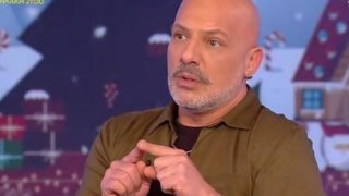 Η αιχμηρή τοποθέτηση του Μουτσινά για την κόντρα Τσουρού &amp; Μελιτά: &quot;Πρέπει να έχεις σπουδάσει για να πεις κάτι; Θα είχε αδειάσει η τηλεόραση&quot;