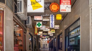 Συνεδριάζουν οι λοιμωξιολόγοι με 4 φακέλους: Εμπορικά κέντρα, φροντιστήρια, κέντρα αισθητικής, αγορές χωρίς SMS