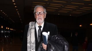 Δύσκολες ώρες για τον σχεδιαστή μόδας των κινηματογραφικών σταρ, Ντίμη Κρίτσα